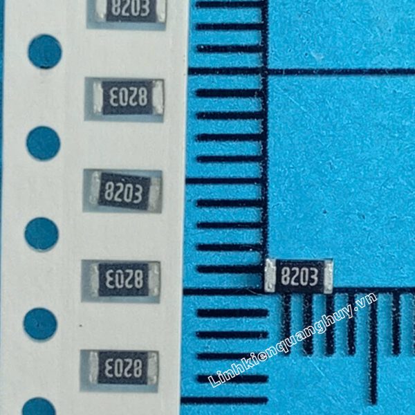 Điện trở dán 1206 820K 1% (50c)