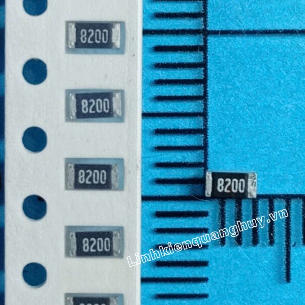 Điện trở dán 820R 1206 1% (50c)