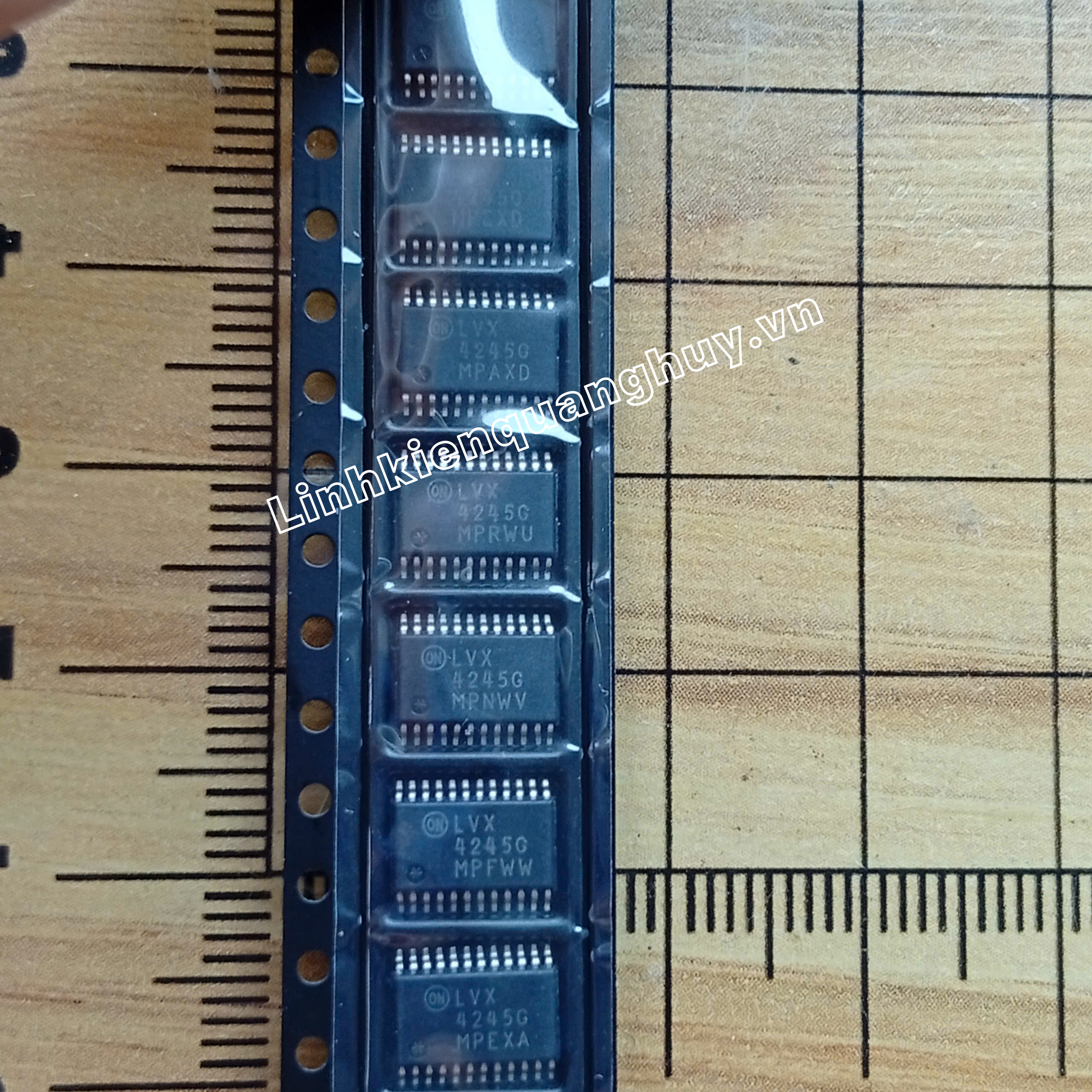 74LVX4245G