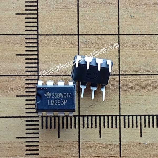 LM293P DIP-8 IC Comparator